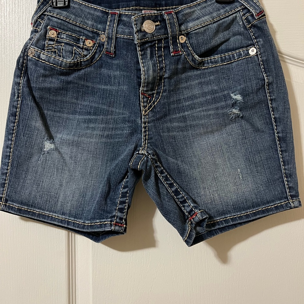 True Religion women’s size 28/6 mid cut-off shorts